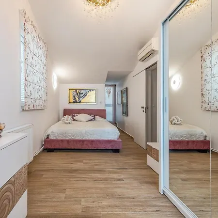 3 Bedroom In Apartment *