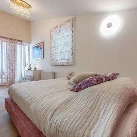 Apartment 3 Bedroom In Zadar