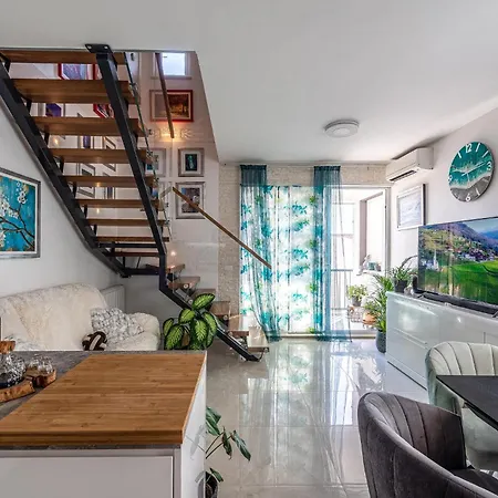 Apartment 3 Bedroom In *