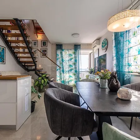 Apartment 3 Bedroom In Zadar